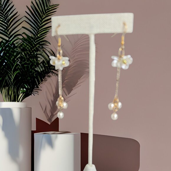 Flower Petal dangle earrings with pearl drops - Picture 2 of 4